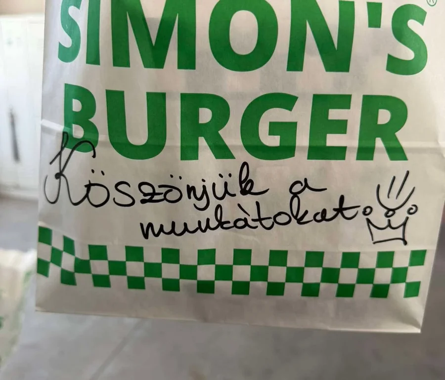 Köszönő üzenet egy Simon's Burger csomagon